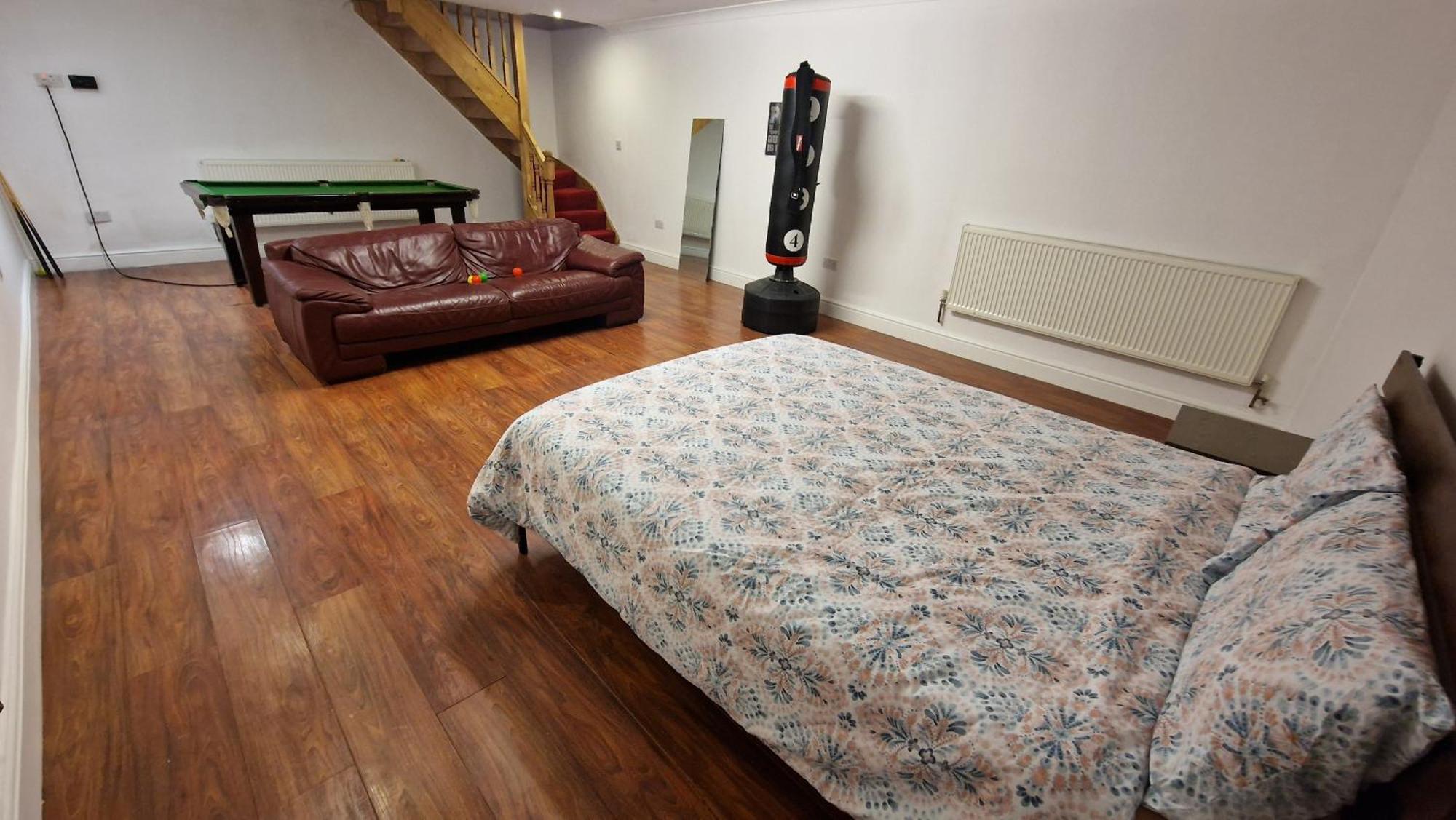 Large Annexe With Games Room Pool Table Ping Pong Air Hockey Movie Projector Windsor Eksteriør billede