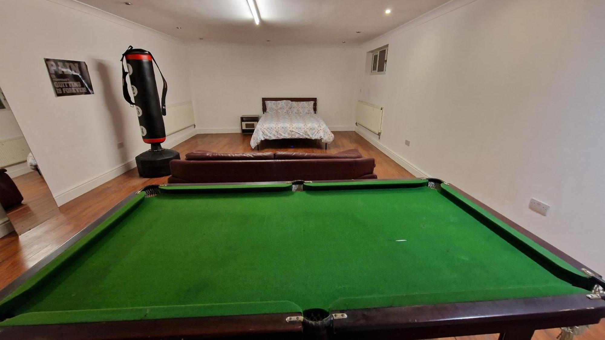 Large Annexe With Games Room Pool Table Ping Pong Air Hockey Movie Projector Windsor Eksteriør billede